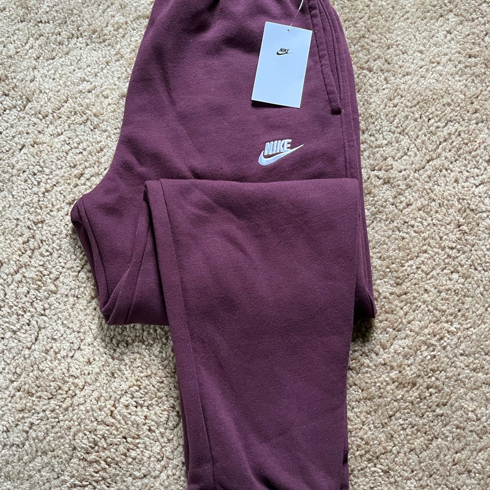 Nike Men’s Maroon Sweatpants